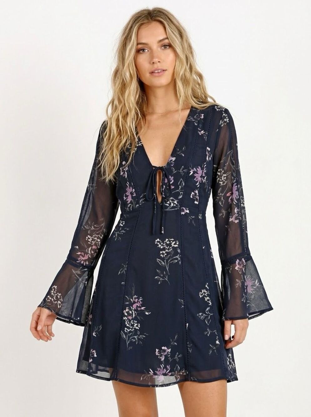 ASTR The Label Black Floral Tie Front Bell Sleeve Plunge Mini Dress Large Boho